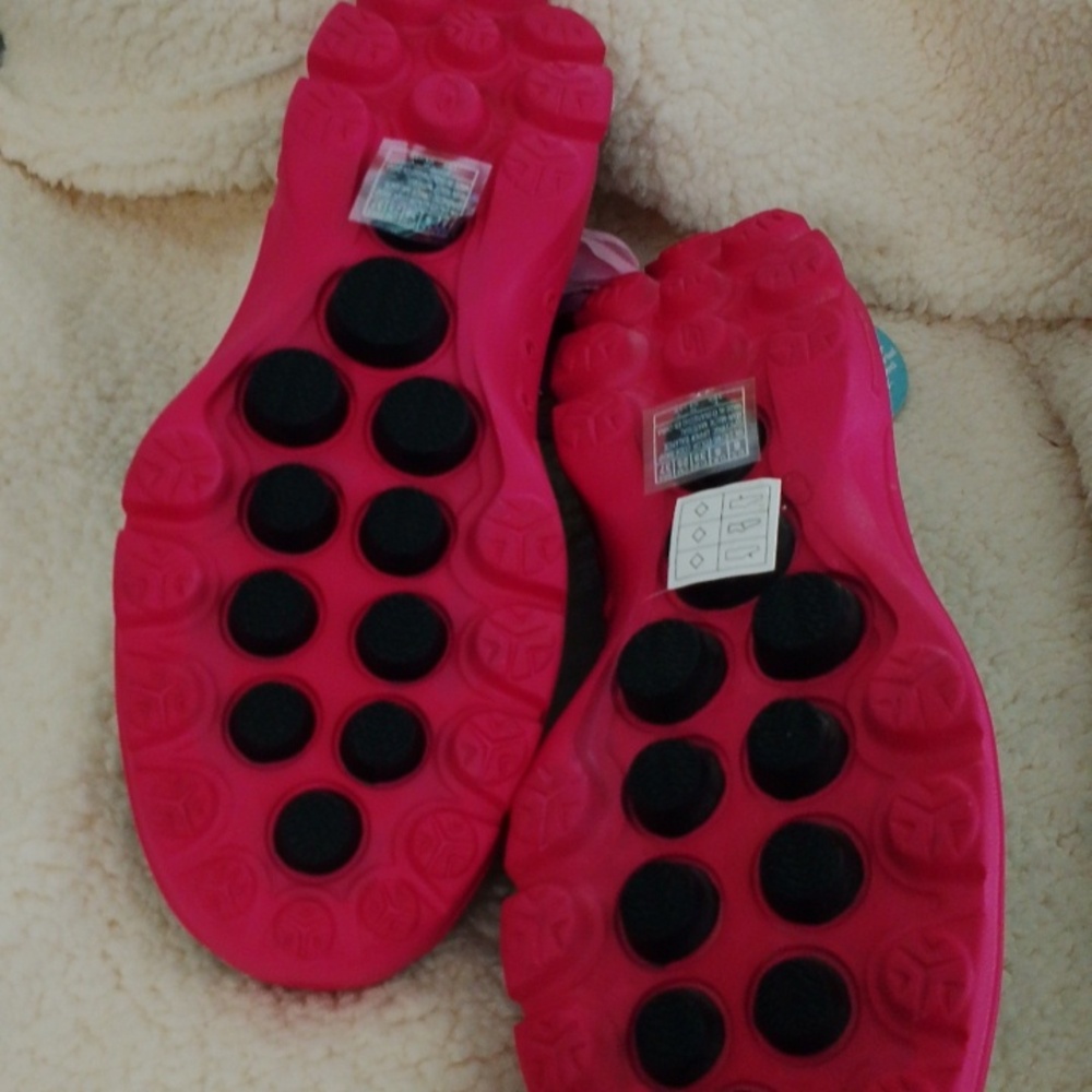 Skechers H2GO Black with Pink Soles - Picture 3 of 5
